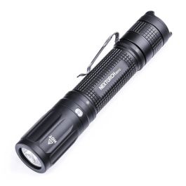 Linterna exterior recargable 2100 lúmenes IPX8 con haz de 275 m